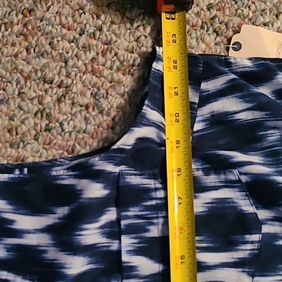 ST. JOHN'S BAY WOMAN'S PETITE BLUE AND WHITE SLEEVELESS TOP SIZE PETITE XL - Picture 10 of 13